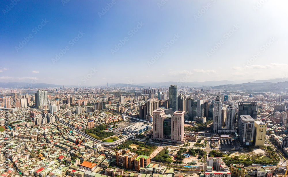 Obraz premium This is a view of the Banqiao district in New Taipei where many new buildings can be seen, the building in the center is Banqiao station, Skyline of New taipei city