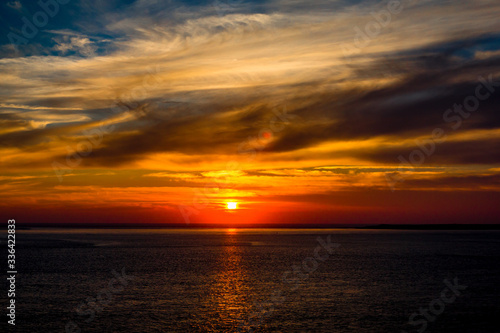 Coucher de soleil sur l'océan © Gerald Villena