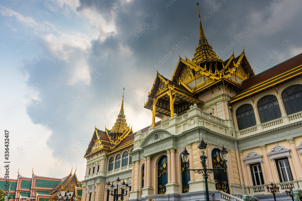 Fototapeta premium BANGKOK, THAILAND, 15 JANUARY 2020: Grand Palace of Bangkok