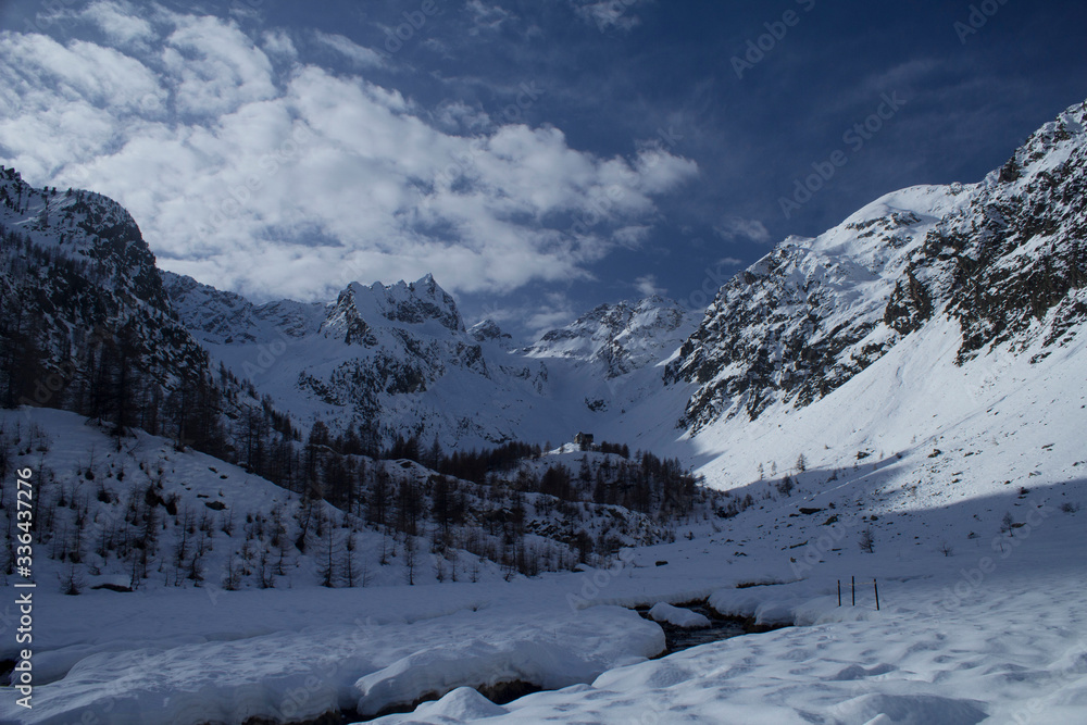 winter trek to the Migliorero refuge in Valle Stura
