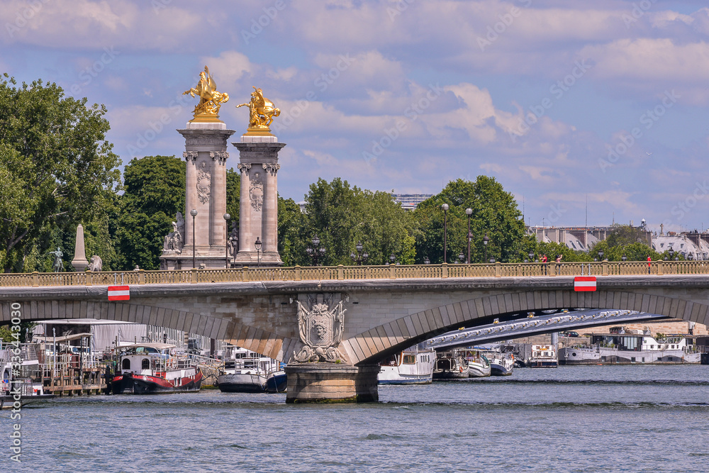 La Seine, The Russian Bridge