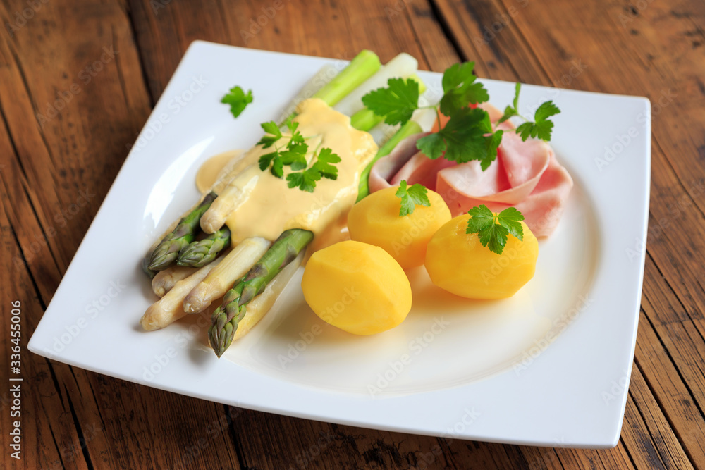 Spargel mit Sauce Hollandaise und Schinken Spargel mit Sauce Hollandaise und Schinken
