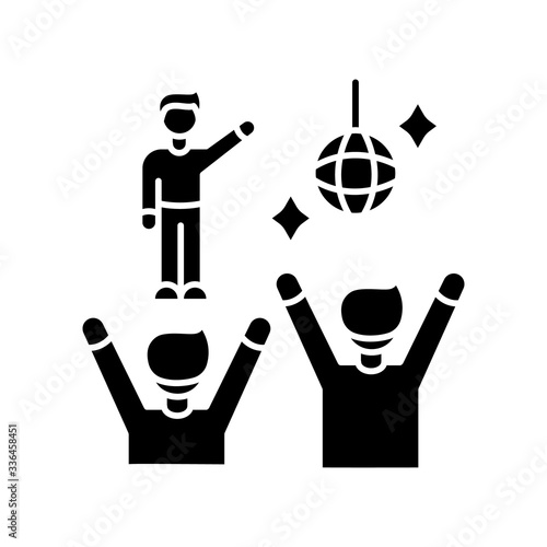 Fan meeting black glyph icon. Party in disco club. People dancing at celebration. Nightclub performance. Night life entertainment. Silhouette symbol on white space. Vector isolated illustration