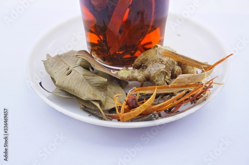 Wedang uwuh adalah minuman dengan bahan-bahan yang menyerupai dedaunan mirip dengan sampah. Dalam bahasa Jawa, wedang berarti minuman, sedangkan uwuh berarti sampah.