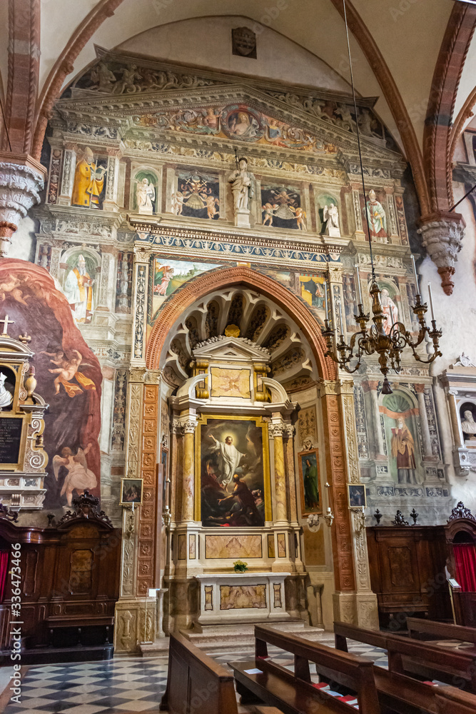 Fototapeta premium The interior of the Duomo Cattedrale di S. Maria Matricolare cathedral in Verona, Italy