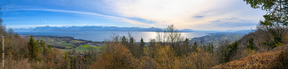 De bleu de bleu, depuis le signal de Bougy, on y voit ma maison! De bleu de bleu, depuis le signal de Bougy, on y voit ma maison!