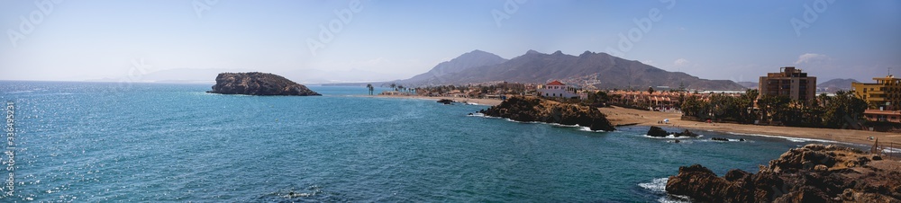 Isla en playa bahía de Mazarrón Bolnuevo Región de Murcia Mediterráneo