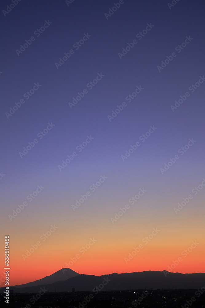 横浜からの富士山 (夕景)