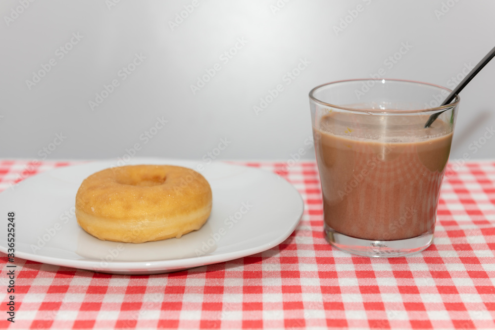 vaso de cacao con rosquillas vaso de cacao con rosquillas