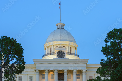 Alabama State Capitol building at sunset