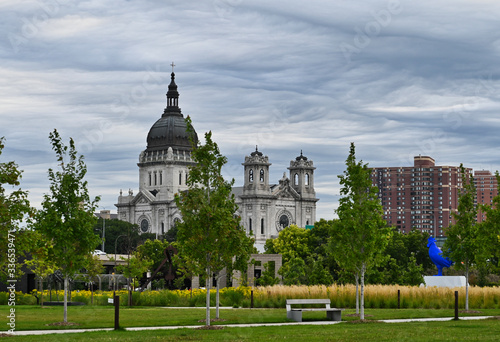 Φωτογραφία View of Cathedral Towers from Art Park in Downtown St