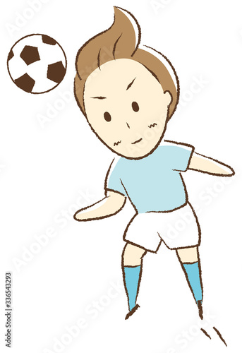 サッカーをする少年　ヘディング