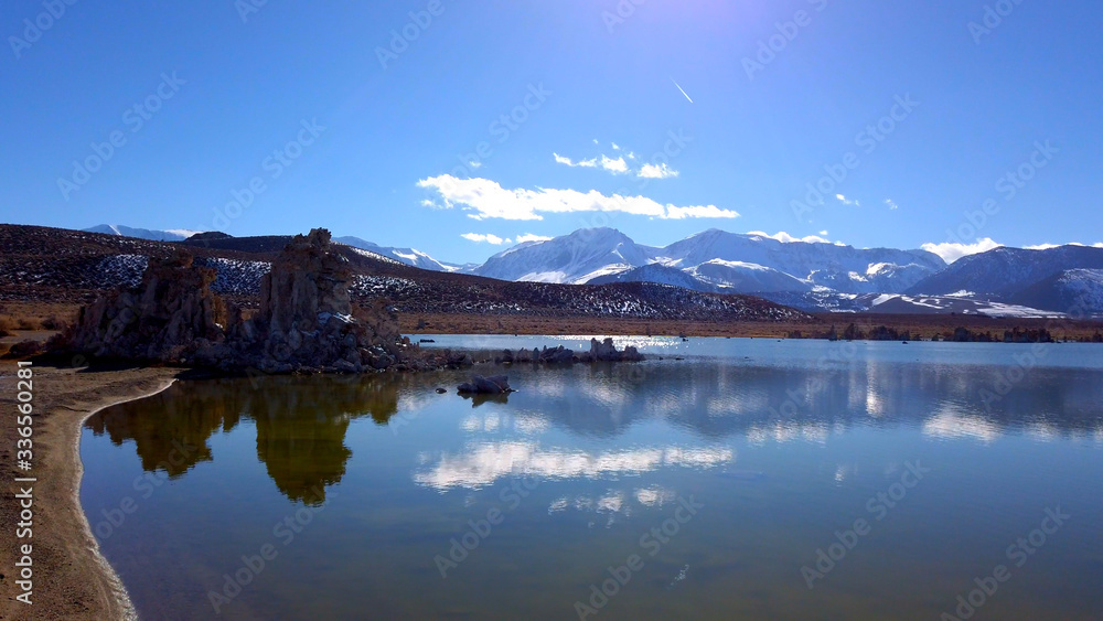 Obraz premium Mono Lake California with its Tufa columns