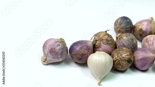 Small solo single clove garlic monobulb garlic single bulb garlic pearl garlic photo