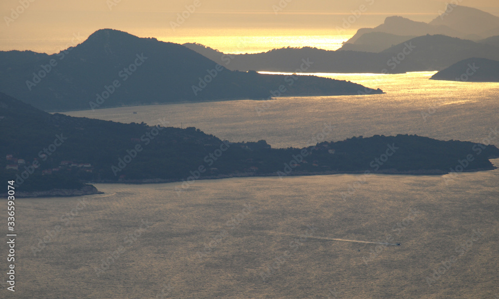 Naklejka premium sunset landscape over the sea and small islands