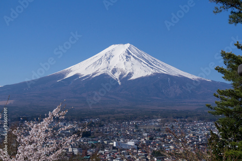 山梨県新倉山からの富士山 © kazu8