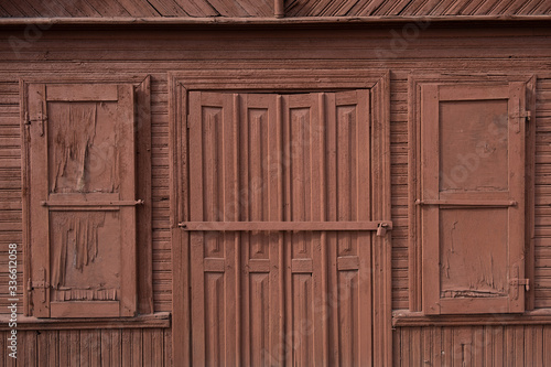 Fototapeta Naklejka Na Ścianę i Meble -  old wooden door of a house