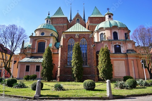 Tableau sur toile Ostrow Tumski in Wroclaw - the oldest part of the city with colourful, old tenement houses, lanterns, bridges and churches