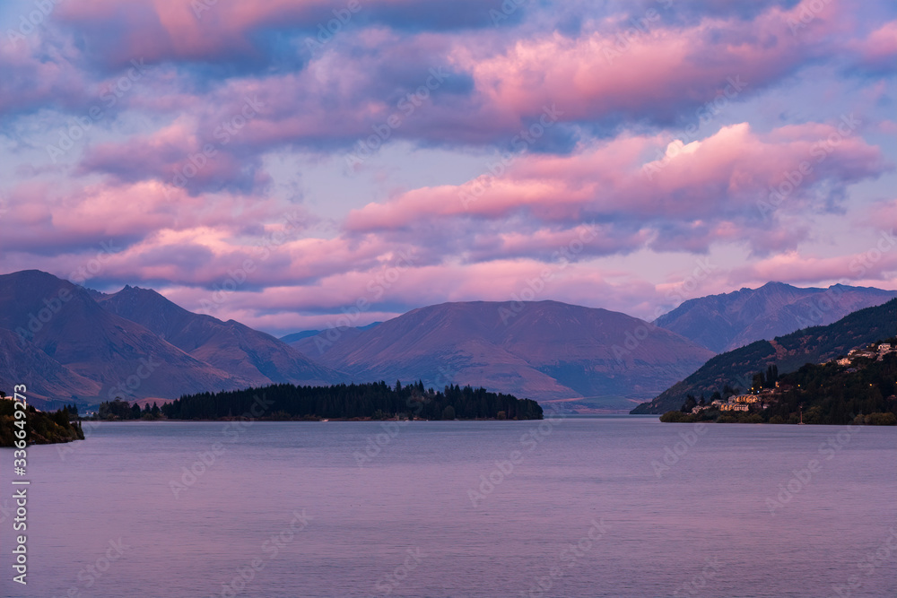 Sunrise, Lake Wakatipu, Frankton, Queenstown, New Zealand
