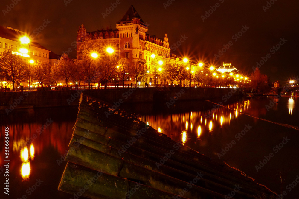 Fototapeta premium Prag bei Nacht