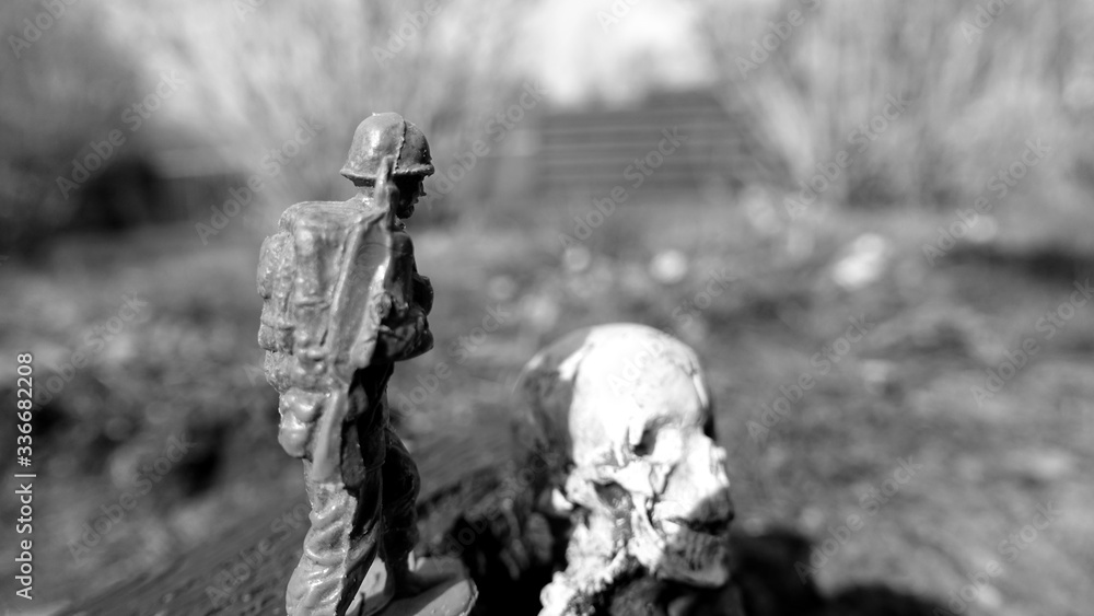 Obraz premium A soldier in war always walks with, together and towards death