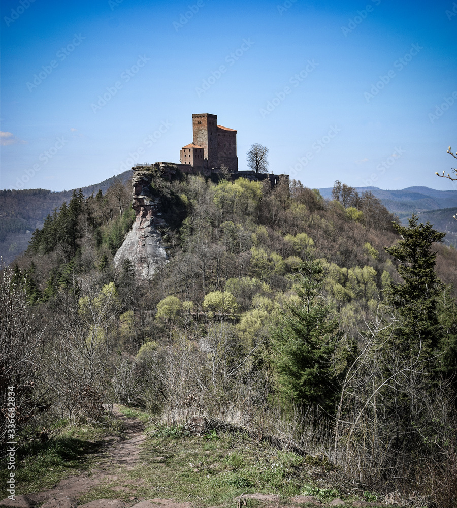 Die berühmte Burg Trifels in Rheinland-Pfalz/Deutschland