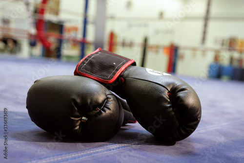 France, Paris, Entrainement dans salle de boxe photo