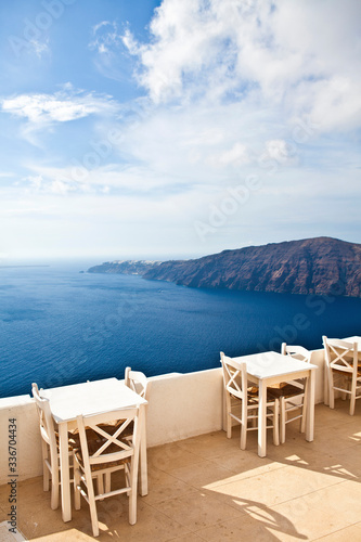 Fototapeta Naklejka Na Ścianę i Meble -  taverna with view Santorini