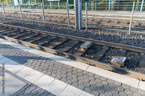 Bahngleise an Straßenbahnstation photo