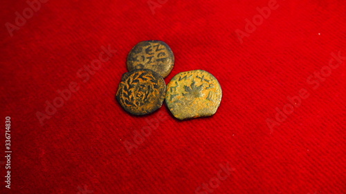 Monedas de la Viuda. Lepón de Judea. Las Monedas de la ofrenda de la Viuda de la Biblia. 