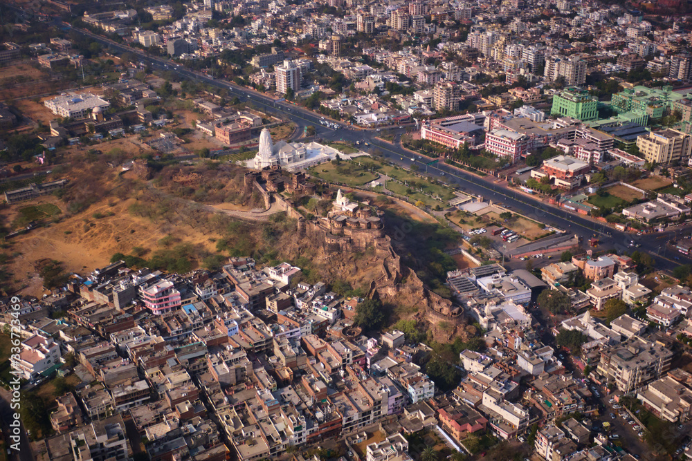 Obraz premium Jaipur mountain fortification temple of Ganesh, aerial drone view