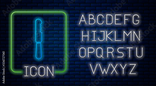 Glowing neon Disposable plastic knife icon isolated on brick wall background. Neon light alphabet. Vector Illustration