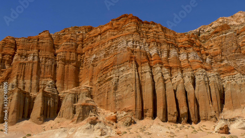 Foto Scenic desert cliffs and buttes at Red Rock Canyon State Park