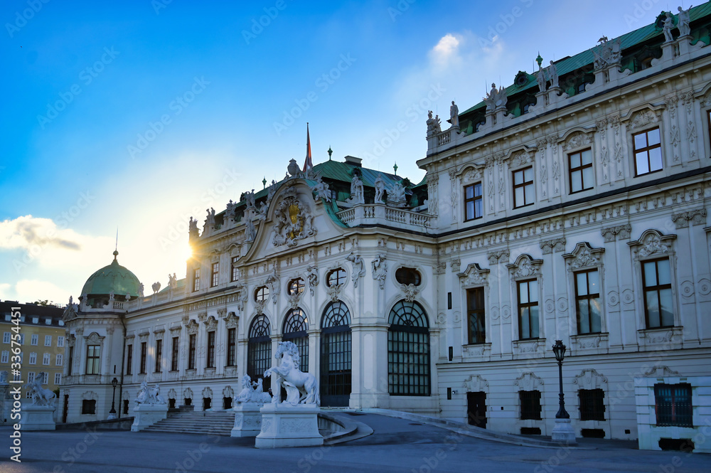 Obraz premium Vienna, Austria - May 17, 2019 : Baroque palace Belvedere is a historic building complex in Vienna, Austria, consisting of two Baroque palaces with a beautiful garden between them.