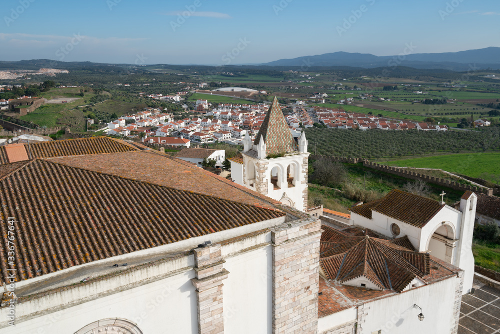 Obraz premium View of Estremoz city from castle in Alentejo, Portugal