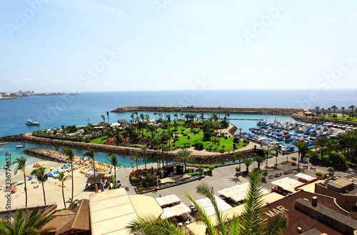 widok na kompleks hotelowy z plażą i mariną  © Jacek