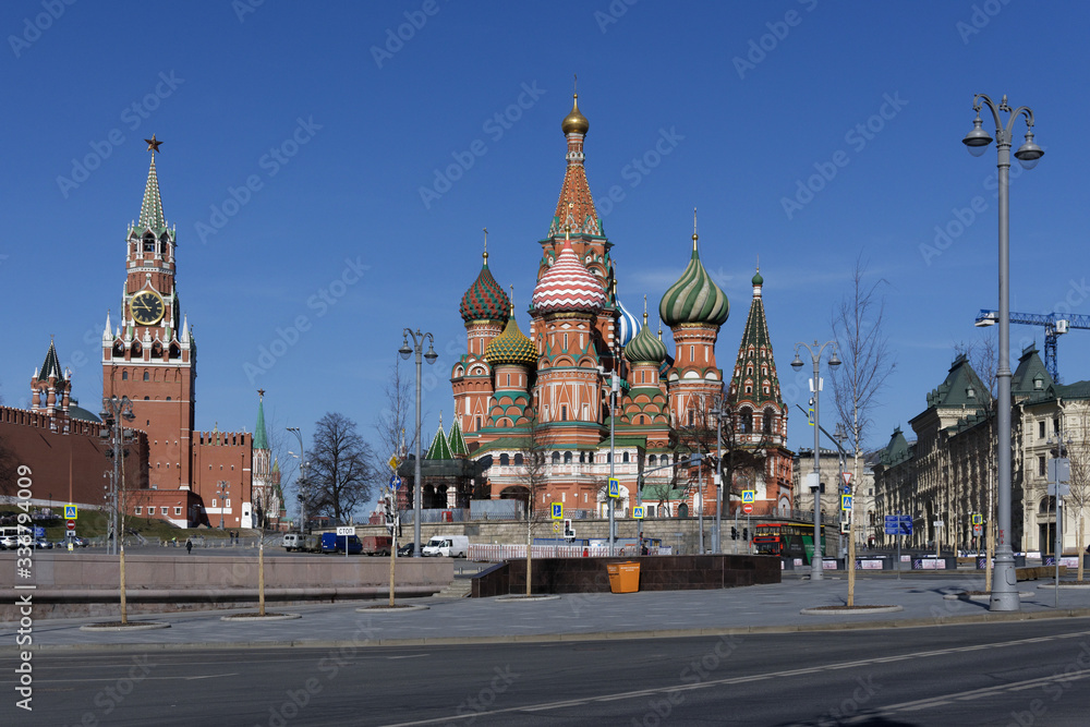 Obraz premium Vasilievsky descent near red Square and the Kremlin