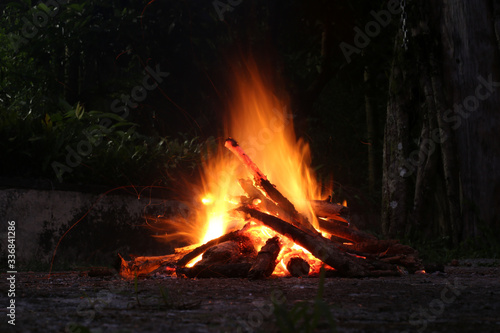 fogueira ritualística xamânica 
