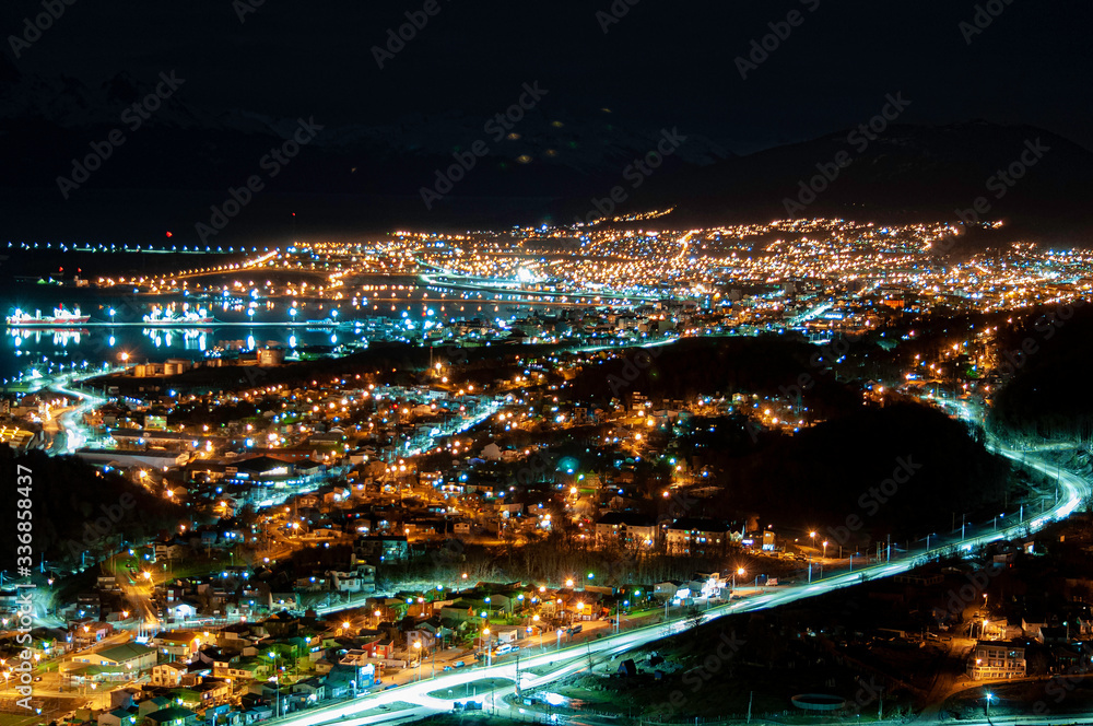 Naklejka premium Ushuaia nocturna
