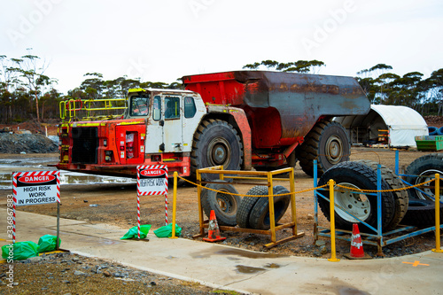 Underground Mining Dump Truck Maintenance © Adwo