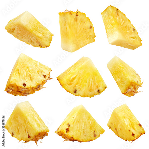 Cuadro en lienzo Set of pineapple chunks or pineapple slices isolated on white