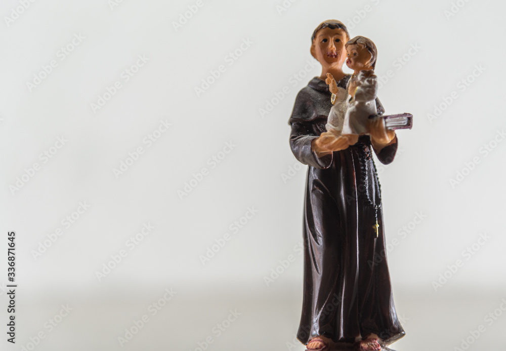 Image of Catholic saints where Saint Anthony appears with Jesus on his lap on a light background Image of Catholic saints where Saint Anthony appears with Jesus on his lap on a light background