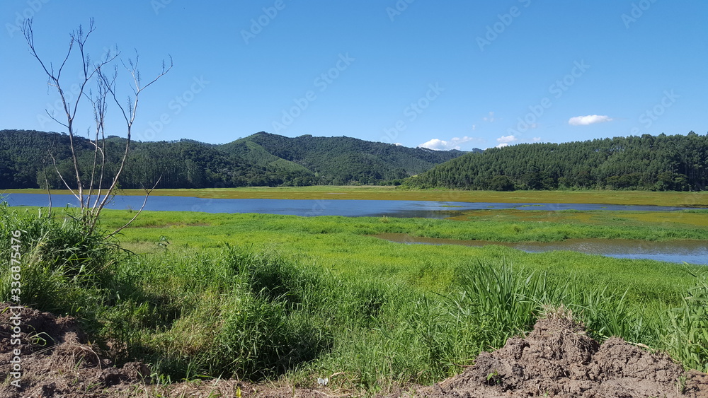 paisagem com montanha e lagos. paisagem com montanha e lagos.