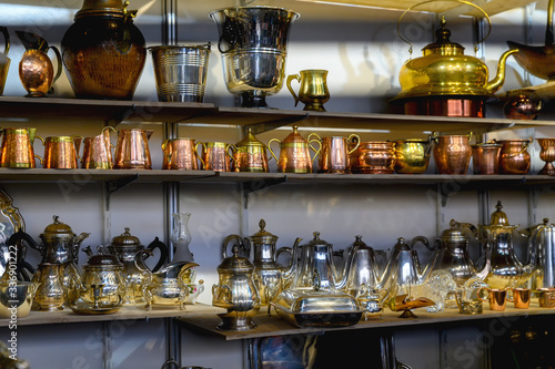 Sale of handmade copper, brass and silver tableware.