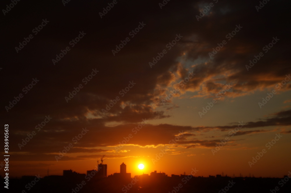 夕焼けのビル街並み