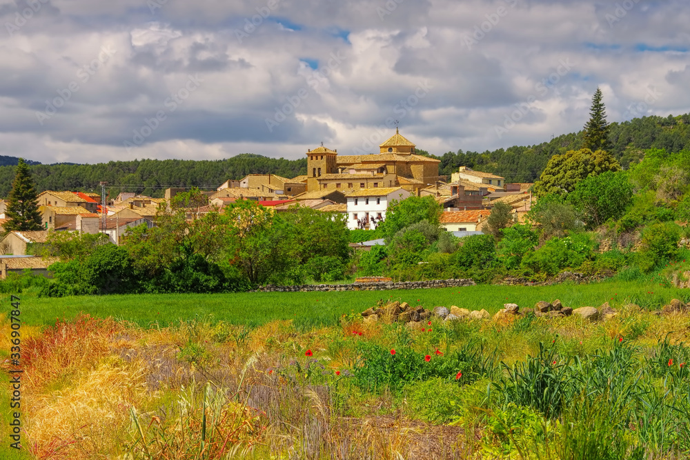 das Dorf Biscarrues in Aragon, Spain - the medieval village  Biscarrues in Aragon