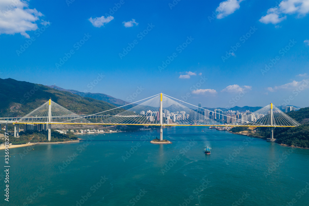Naklejka premium Hong Kong Ting Kau Bridge