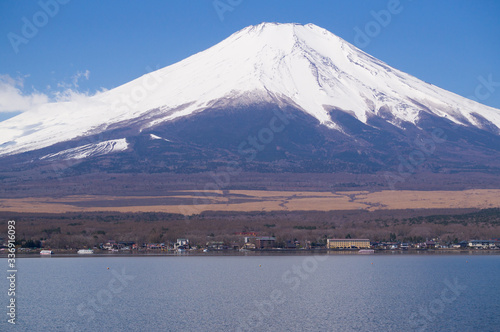 山中湖と富士山