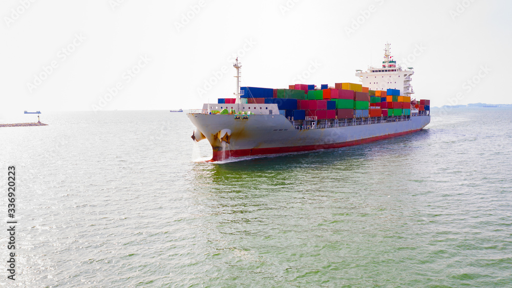 Fototapeta premium shipping cargo containers transportation on the sea