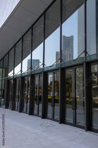 Wallpaper Mural （神奈川県横浜市）横浜みなとみらいのライブハウス入口 Torontodigital.ca